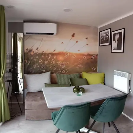 Tiny House With Microwave, Maastricht At 9 Km