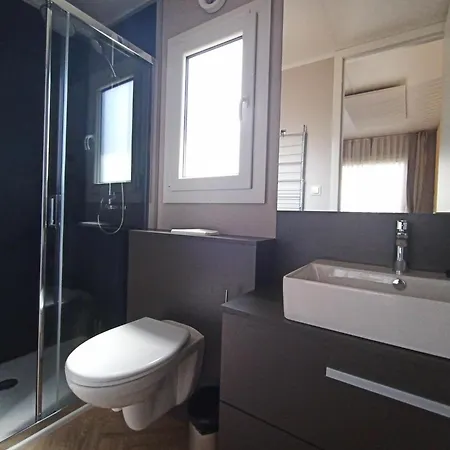 Tiny House With Microwave, Maastricht At 9 Km